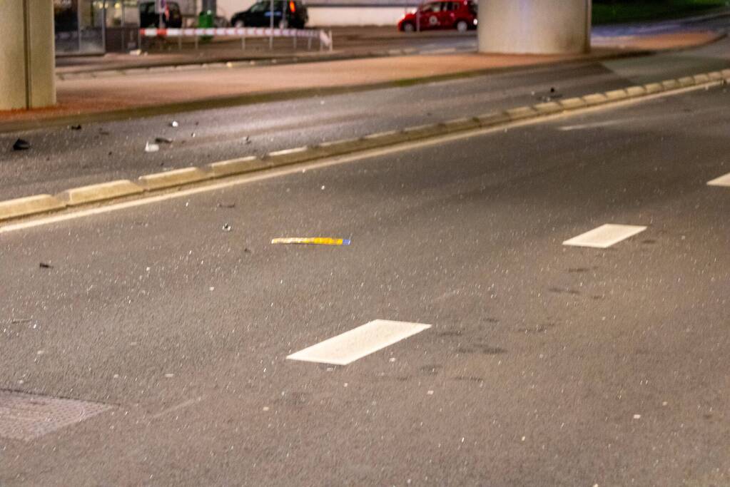 Gewonde bij botsing tegen verkeerspaal