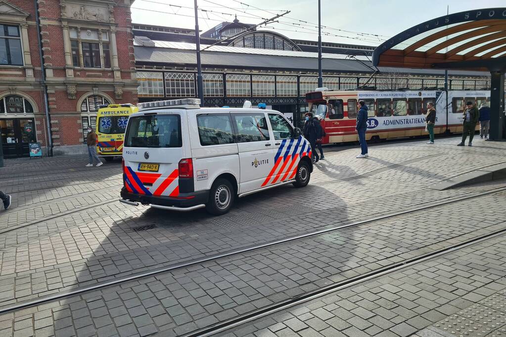 Persoon onwel na aanraking met onbekende stof