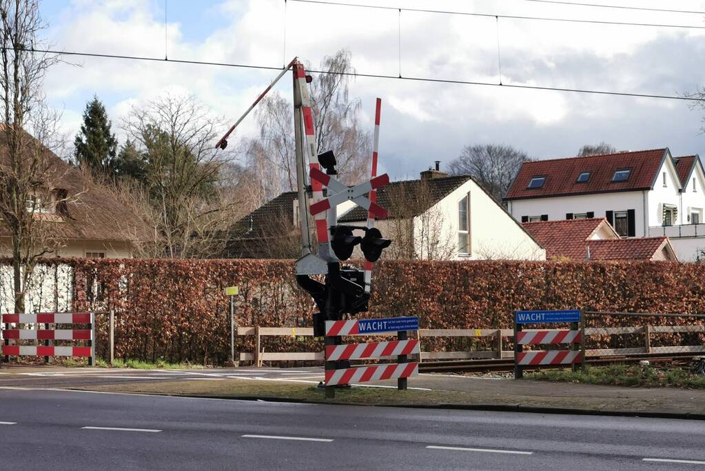 Spoorboom overweg kapot gereden
