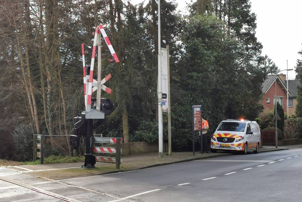 Spoorboom overweg kapot gereden