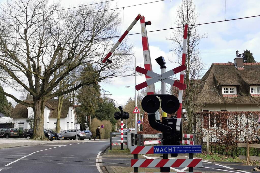 Spoorboom overweg kapot gereden