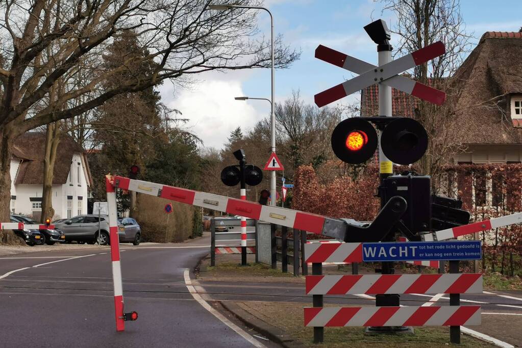 Spoorboom overweg kapot gereden