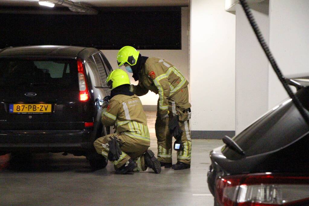 Brandweer dekt plas benzine af