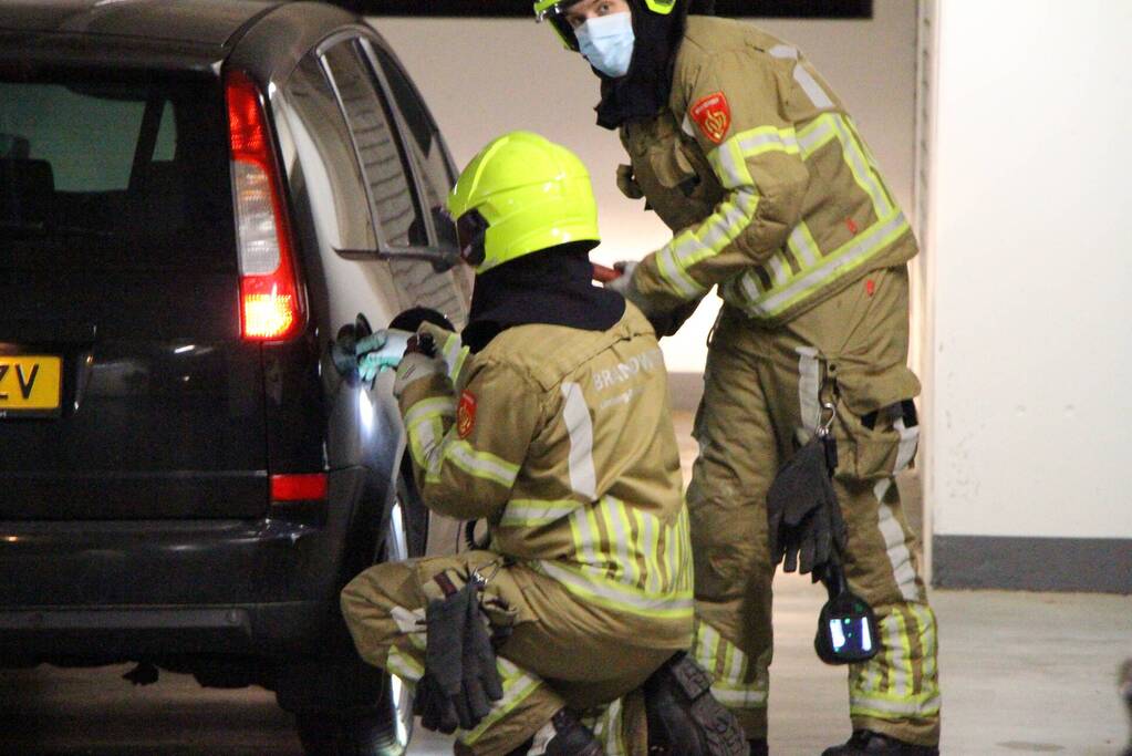 Brandweer dekt plas benzine af