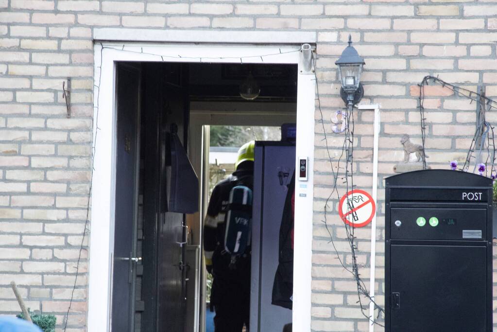 Brandweer blust flinke brand in woning