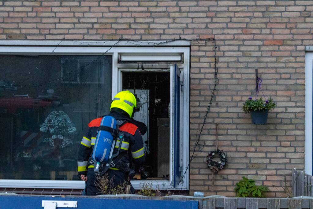 Brandweer blust flinke brand in woning