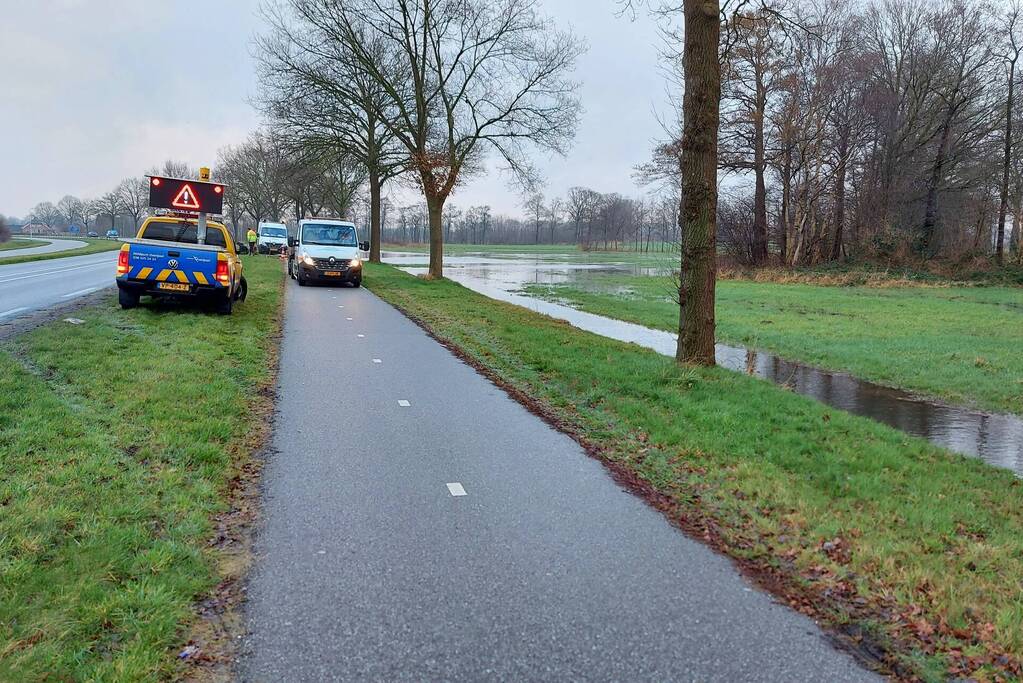 Weiland onder water door geknapte transportwaterleiding