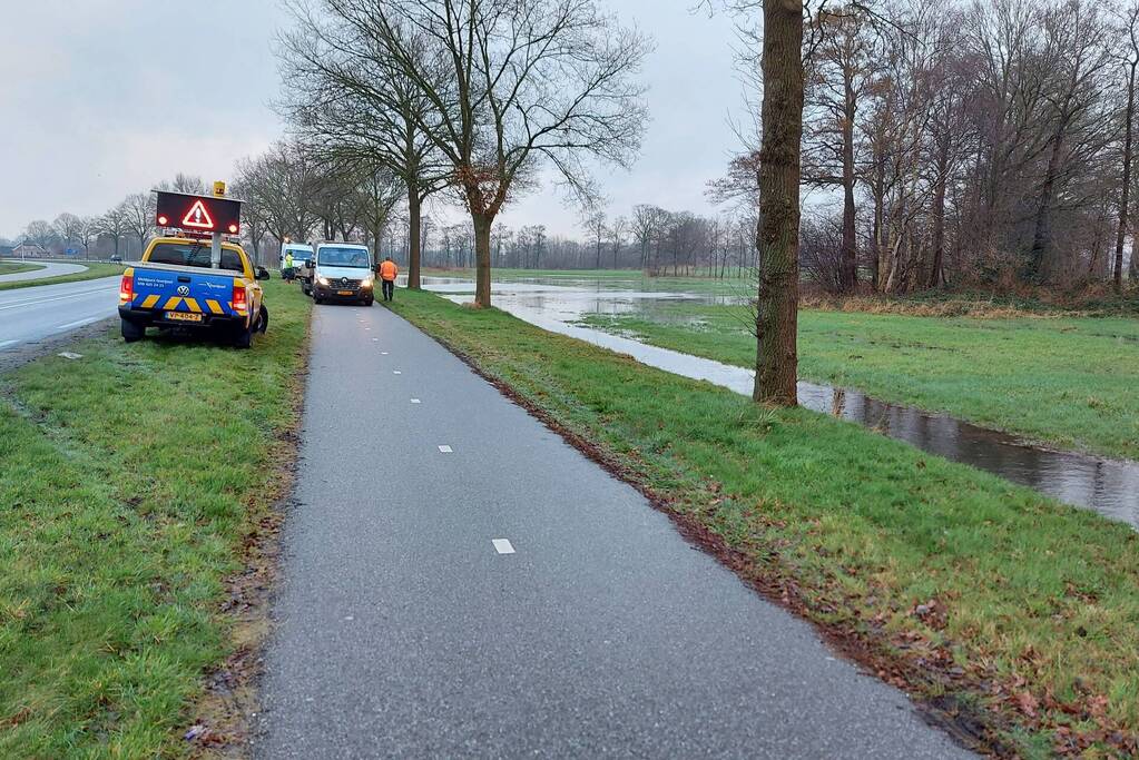 Weiland onder water door geknapte transportwaterleiding