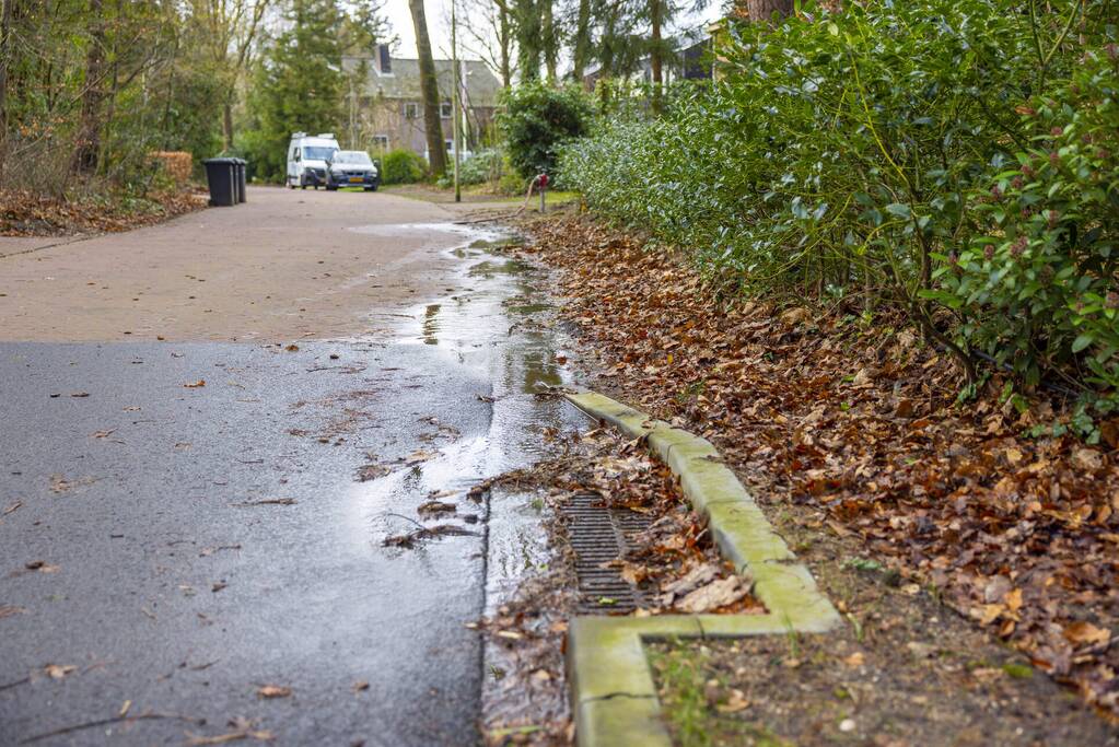 Vitens bezig met herstel van gesprongen waterleiding