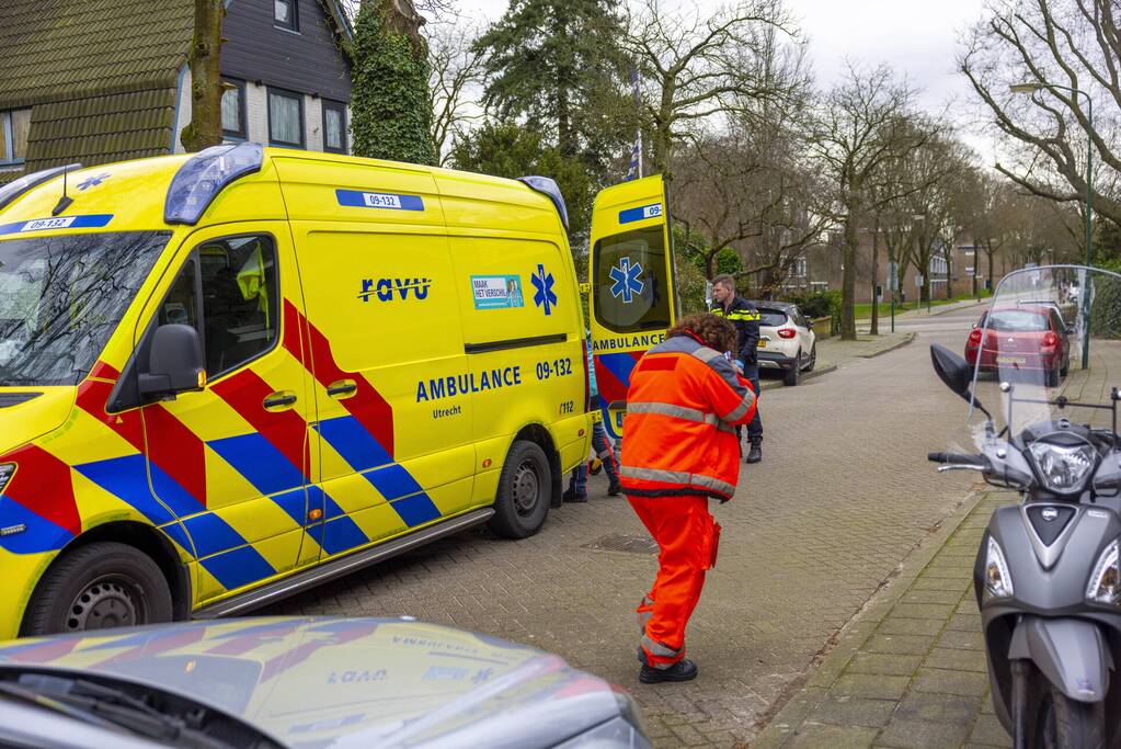 Traumahelikopter trekt veel bekijks met landing op voetbalveld
