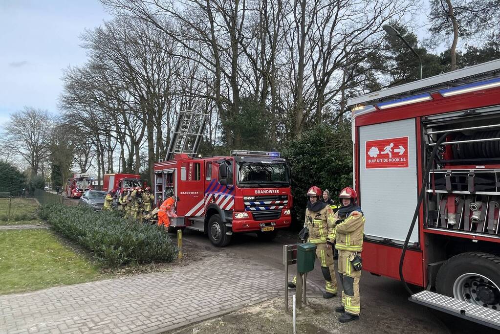 Veel rook bij brand op zolder van woning