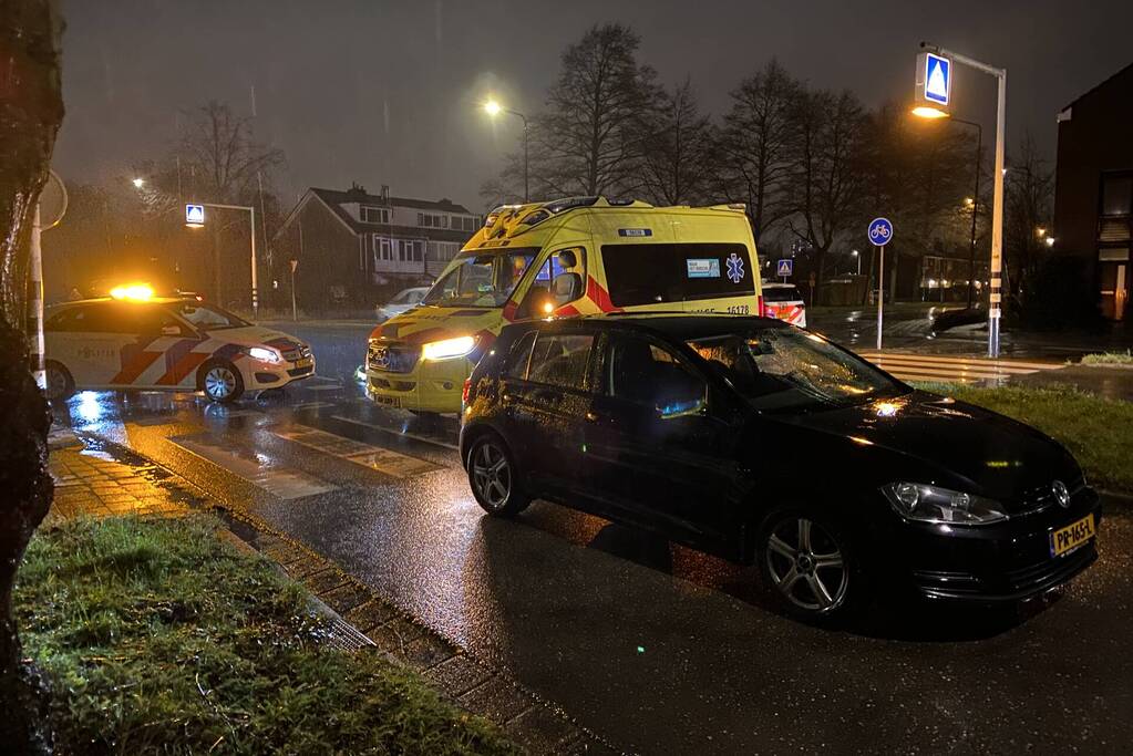 Voetganger geschept op zebrapad