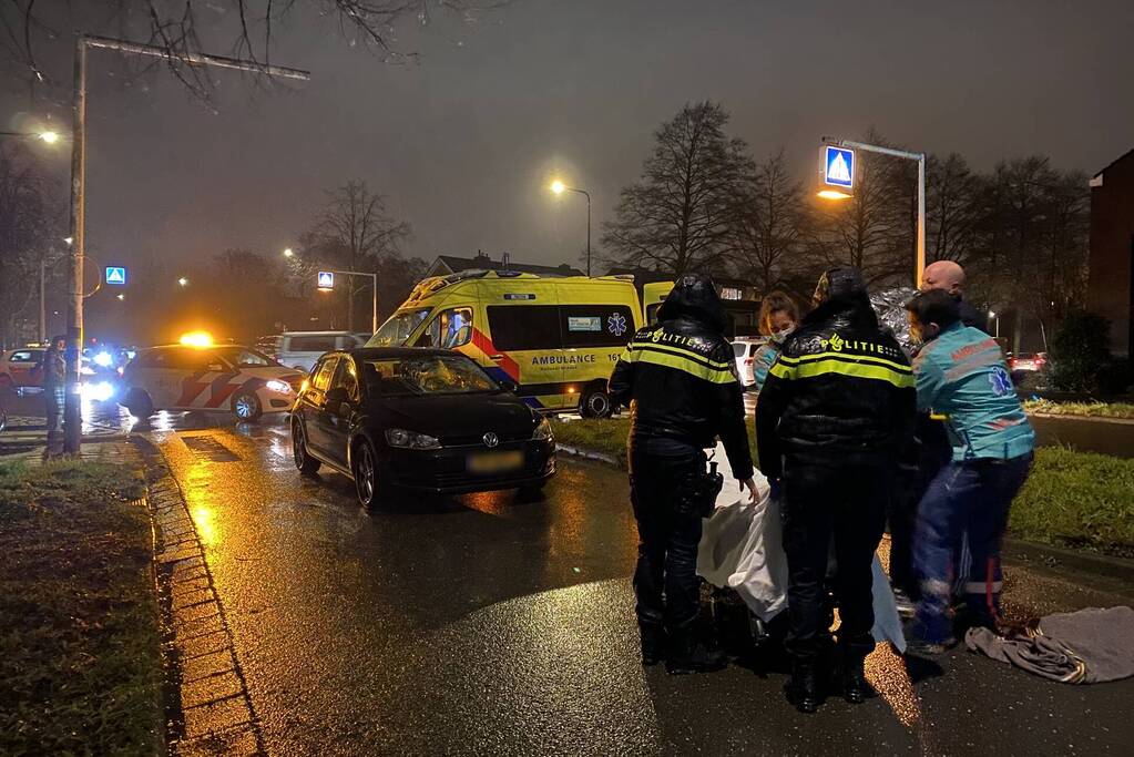 Voetganger geschept op zebrapad