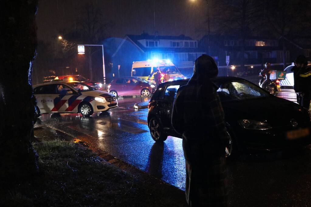 Voetganger geschept op zebrapad