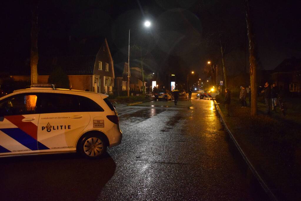 Brandweer blust brand in brokkenpers machine