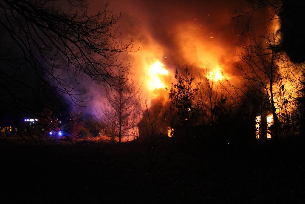 Veel rookontwikkeling bij uitslaande brand