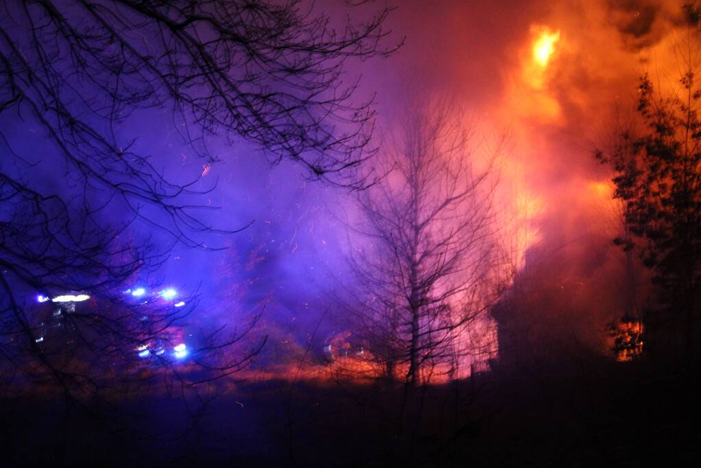 Veel rookontwikkeling bij uitslaande brand