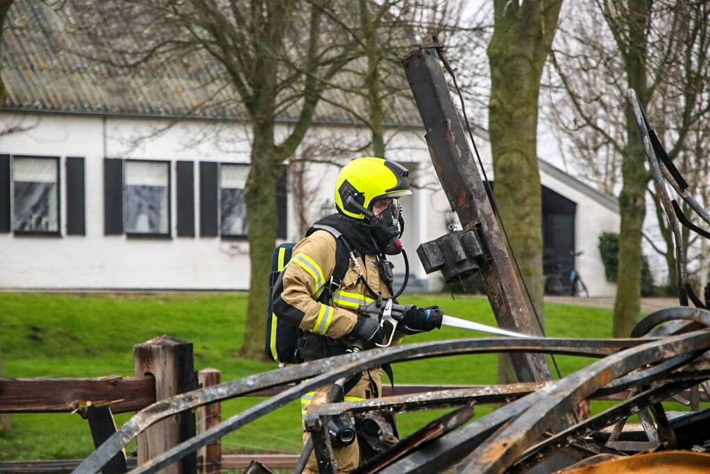 Grote brand verwoest schuur