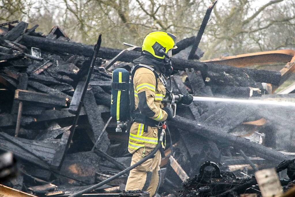 Grote brand verwoest schuur