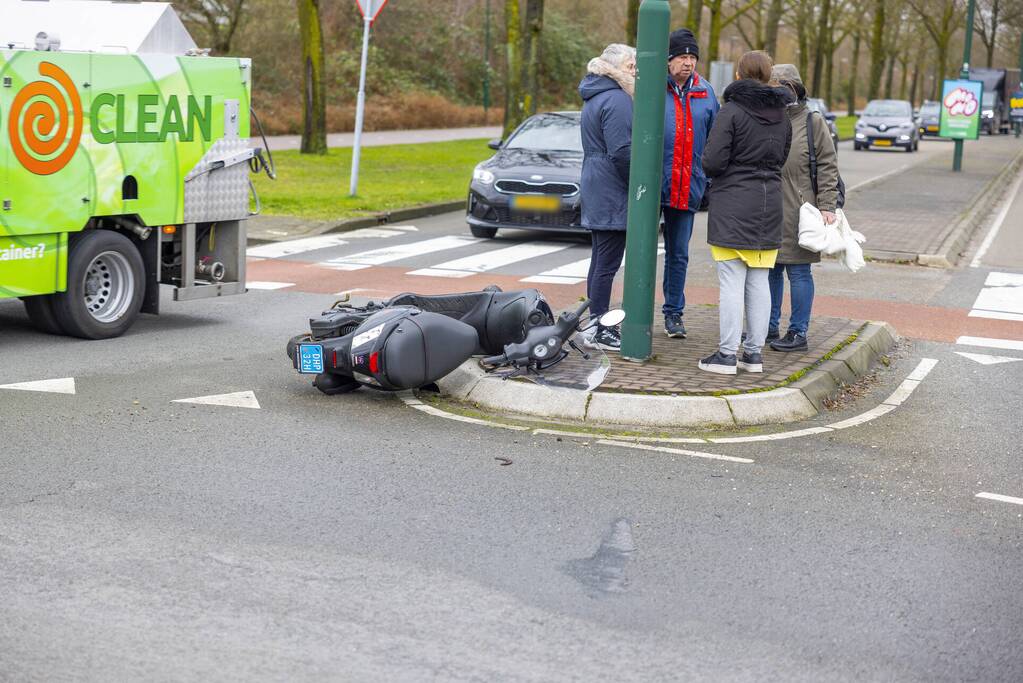 Scooterrijder gewond bij aanrijding
