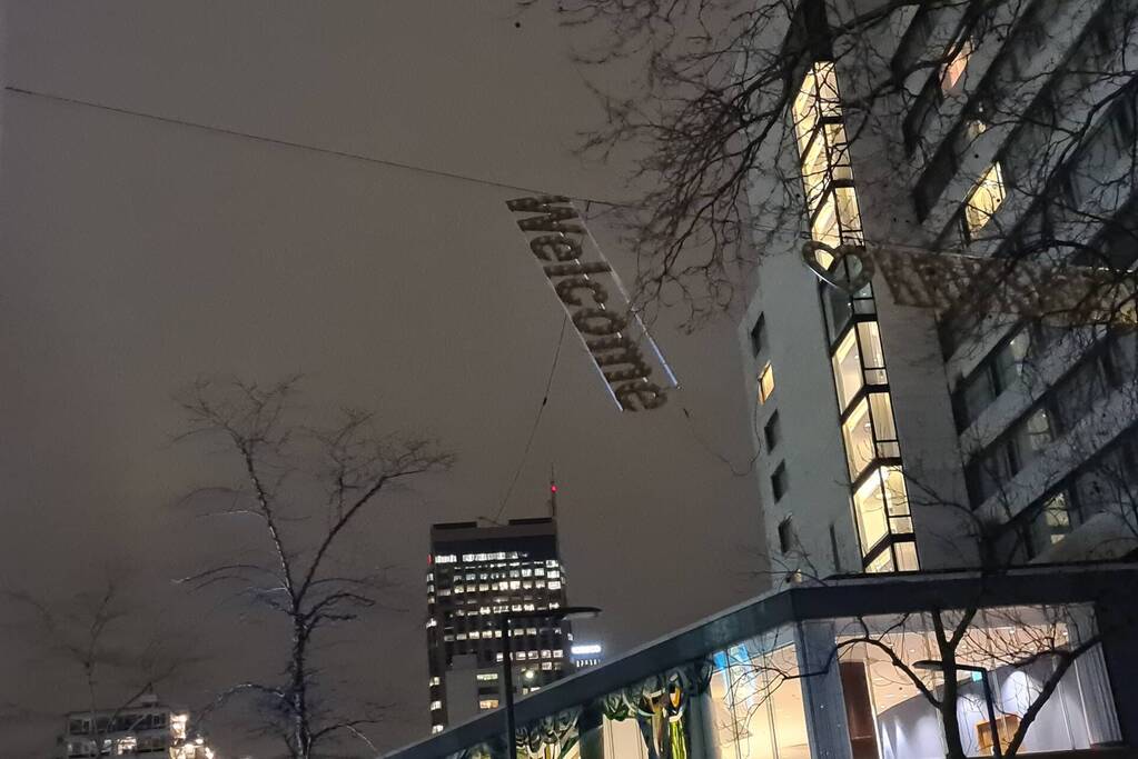 Bord dreigt op weg te vallen