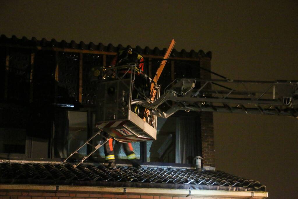 Planken waaien van dak af