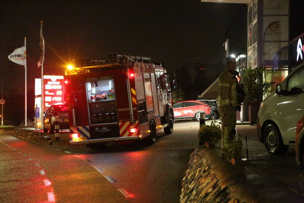 Platen van gevel losgeraakt