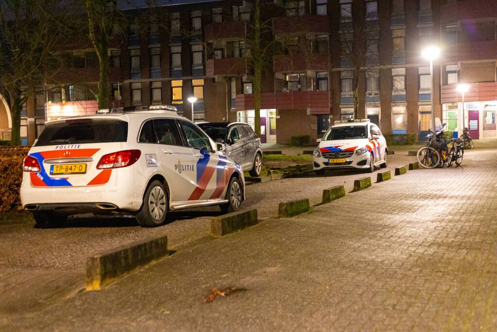 Politie vindt kogelhulzen na melding schietpartij