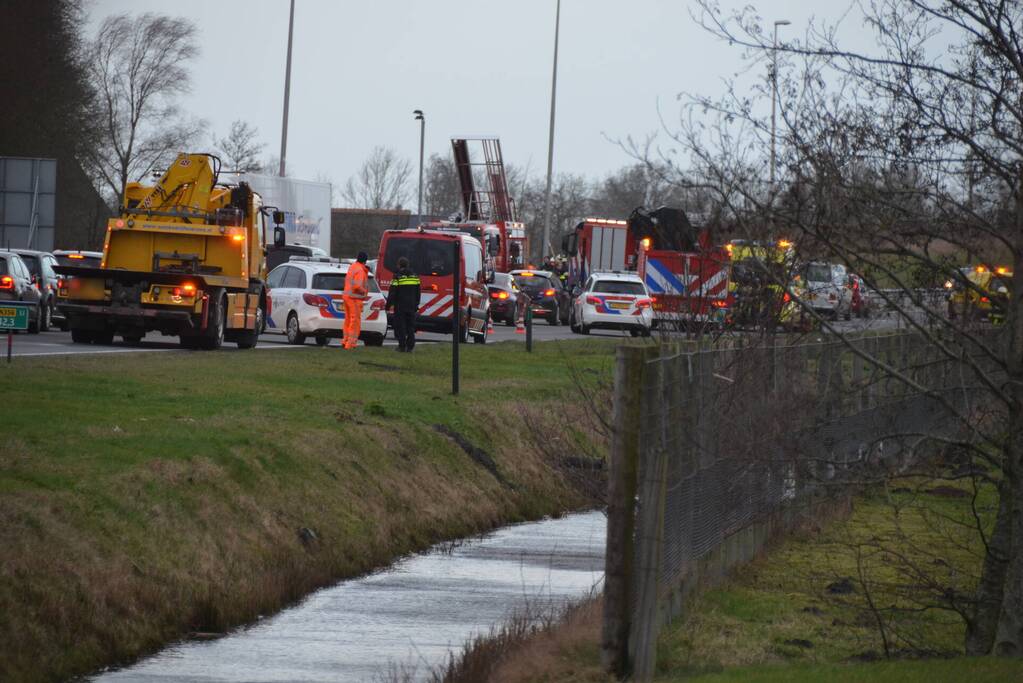 Automobilist zwaargewond bij verkeersongeval