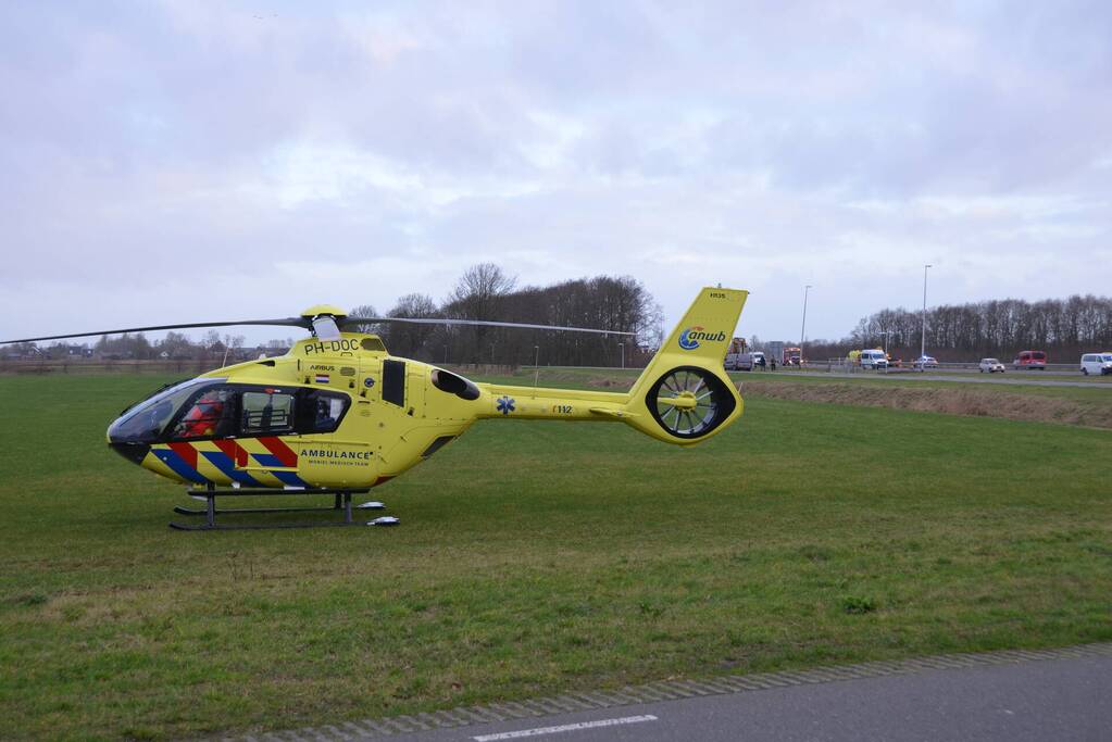 Automobilist zwaargewond bij verkeersongeval