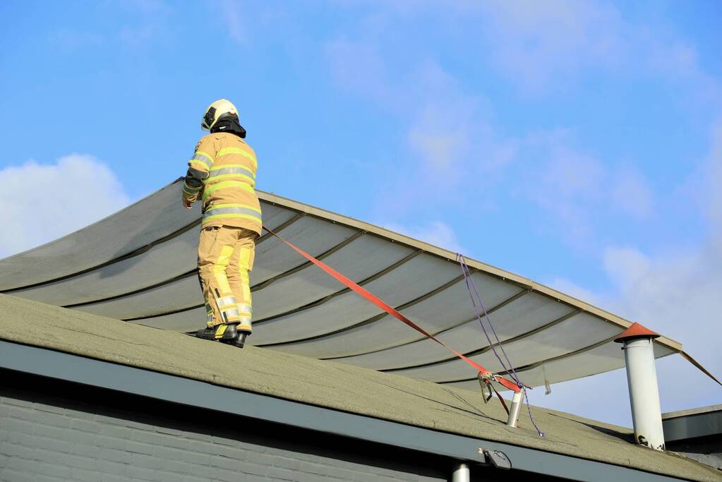 Lichtkoepel Mac Carwash waait los