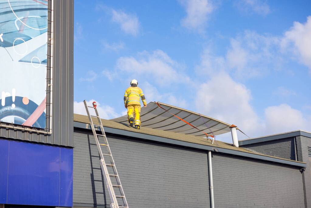 Lichtkoepel Mac Carwash waait los