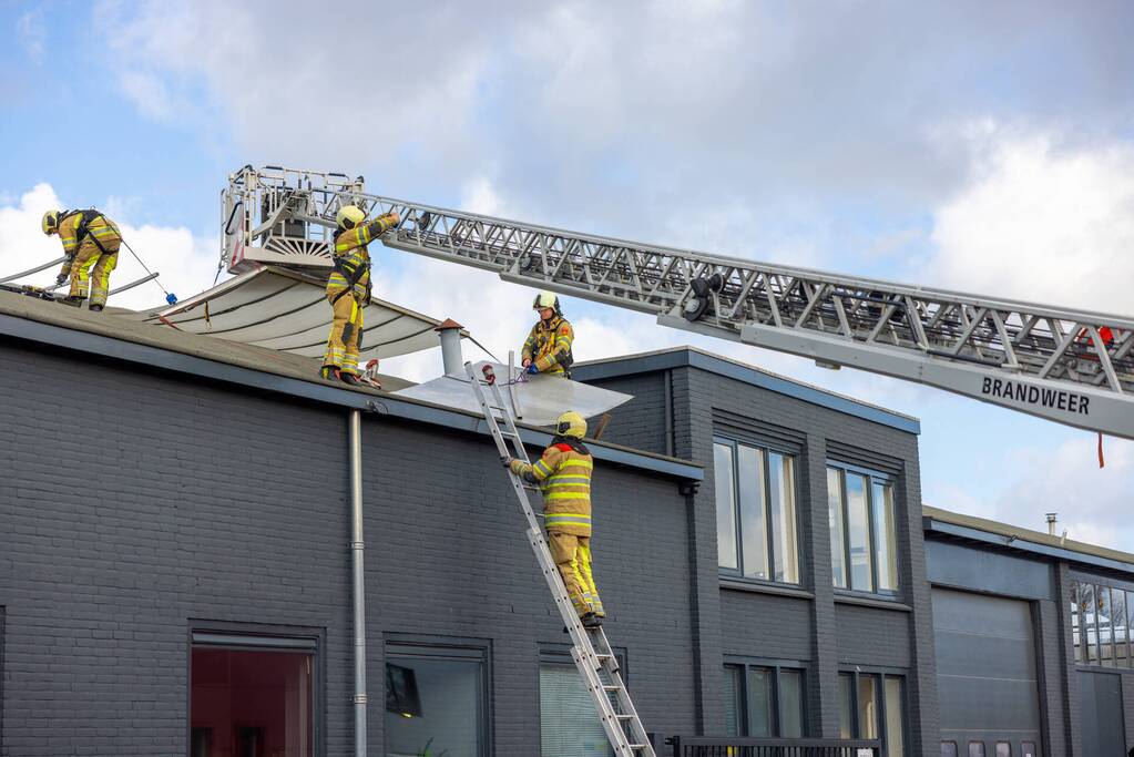 Lichtkoepel Mac Carwash waait los