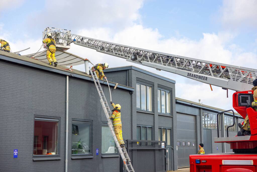 Lichtkoepel Mac Carwash waait los