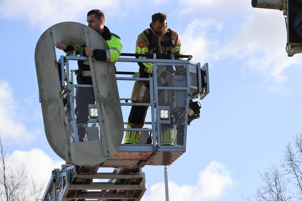 Kap van verkeerslicht zorgt voor gevaarlijke situatie