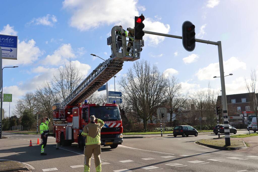 Kap van verkeerslicht zorgt voor gevaarlijke situatie