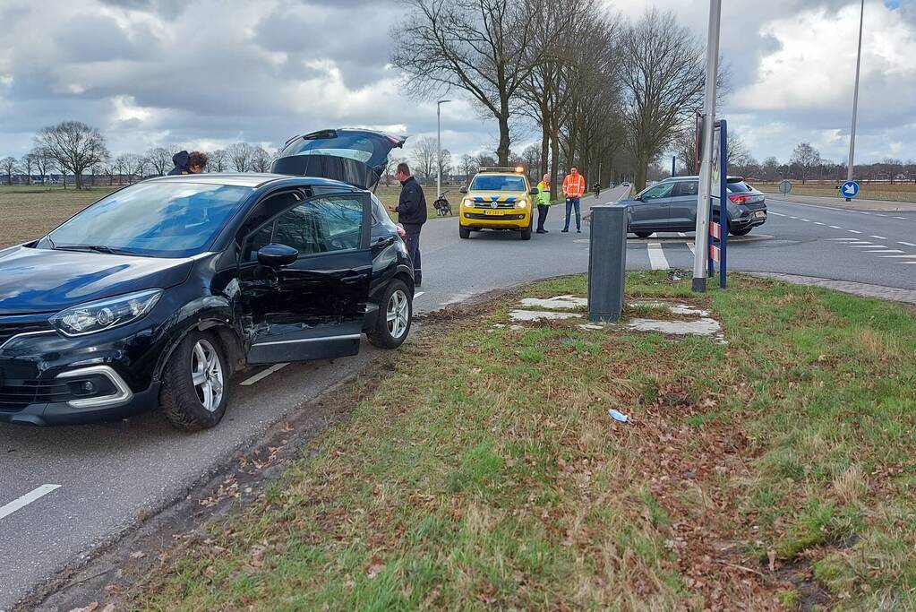 Flinke schade vij verkeersongeval op kruising