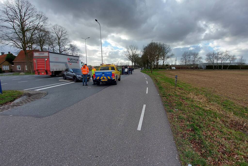 Flinke schade vij verkeersongeval op kruising