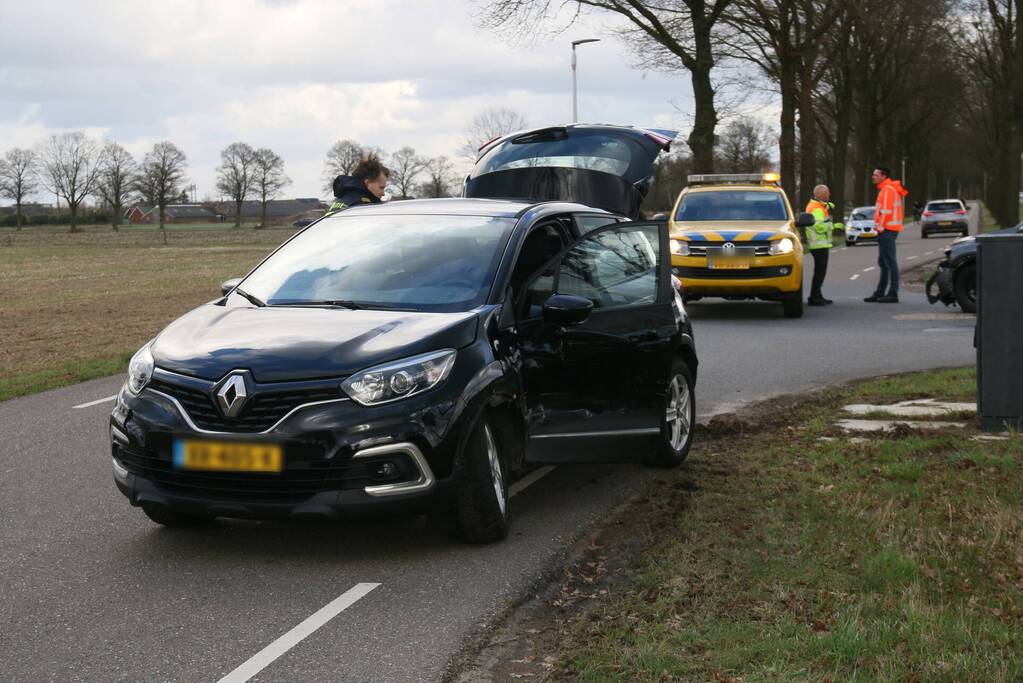 Flinke schade vij verkeersongeval op kruising
