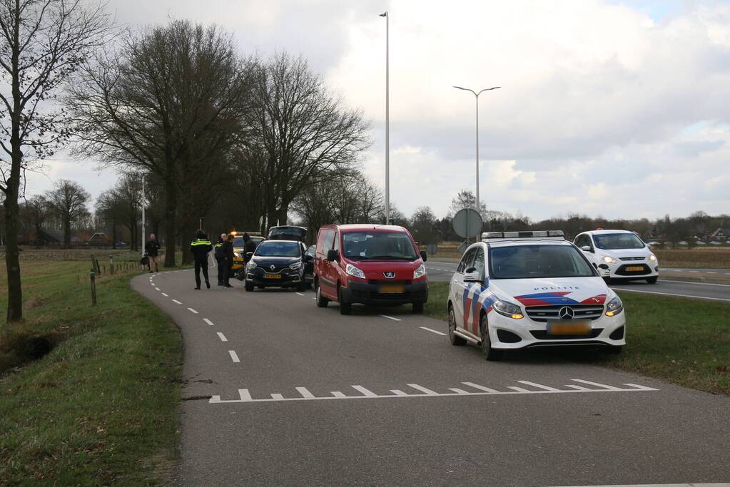 Flinke schade vij verkeersongeval op kruising