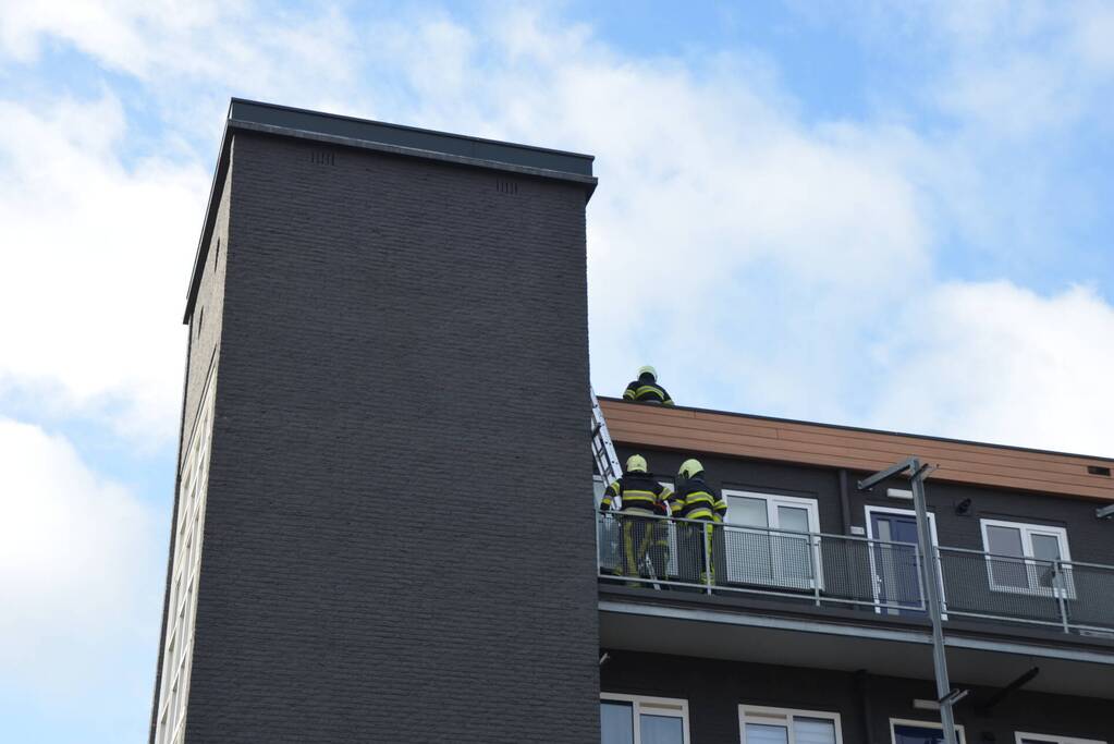 Schoorsteenkappen dreigen weg te waaien