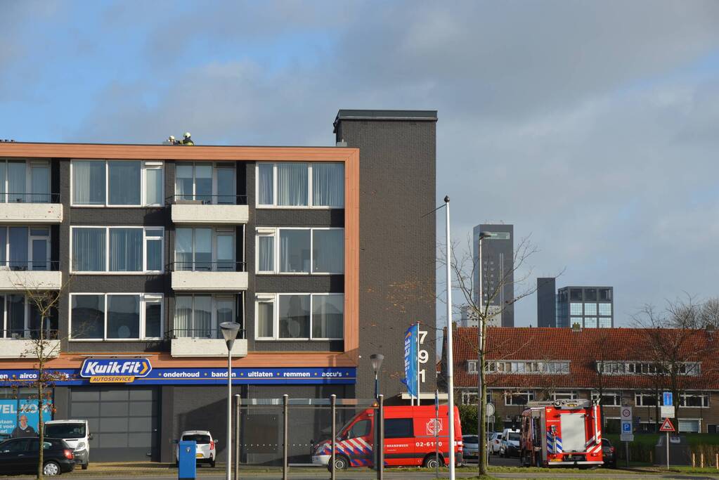 Schoorsteenkappen dreigen weg te waaien