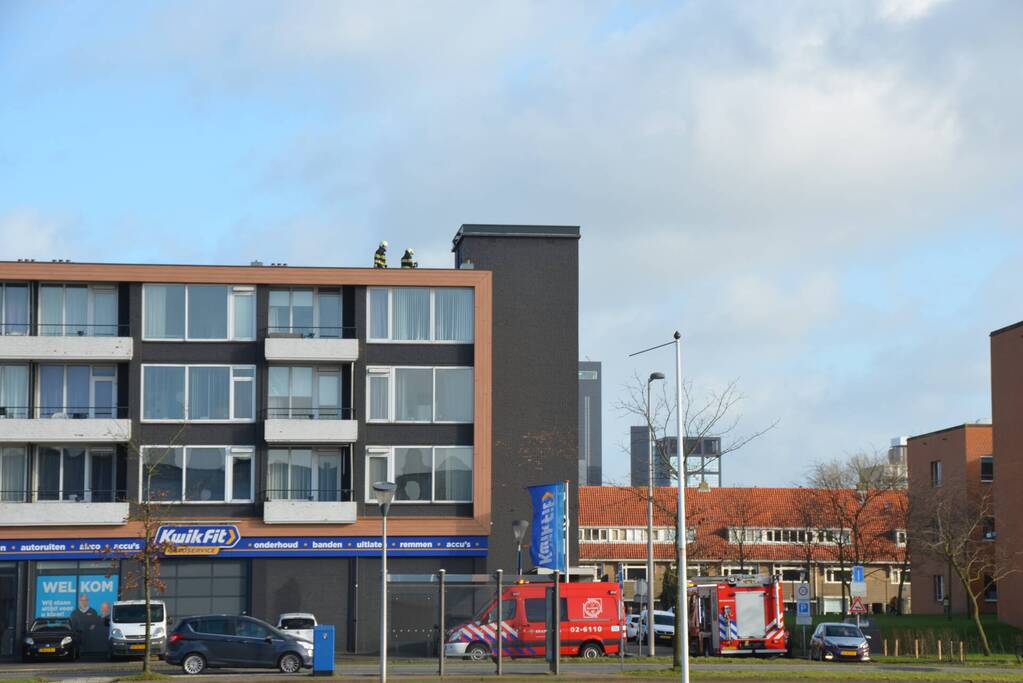 Schoorsteenkappen dreigen weg te waaien