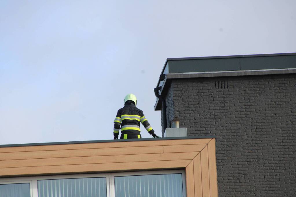 Schoorsteenkappen dreigen weg te waaien