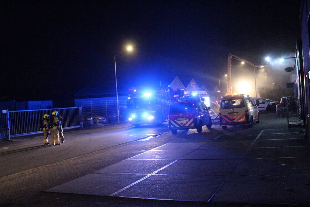 Grote brand in bedrijfspand