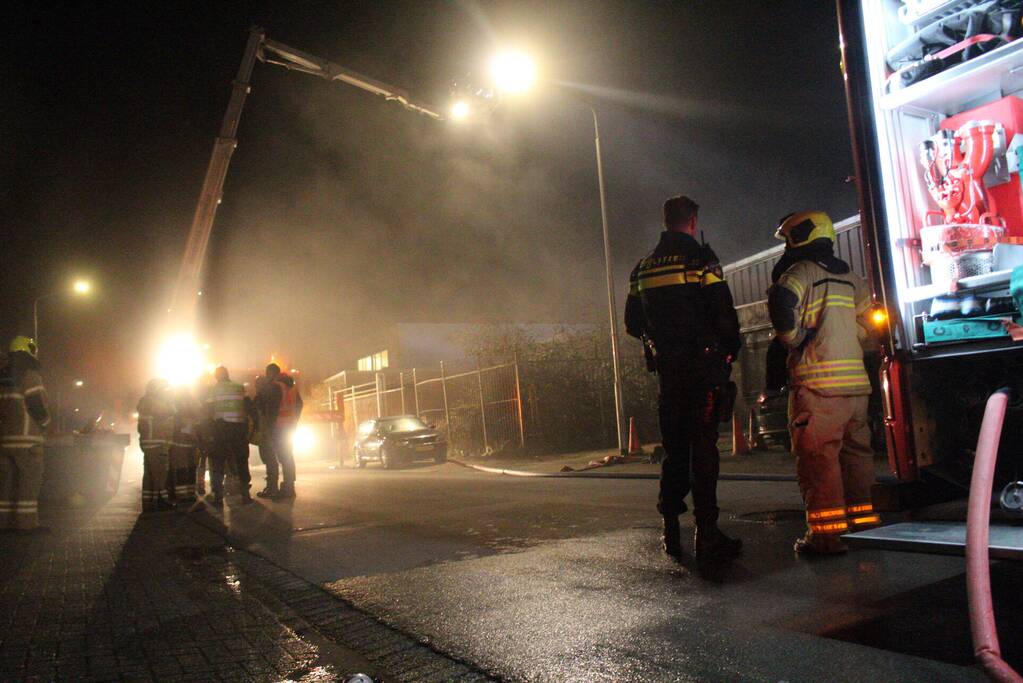 Grote brand in bedrijfspand