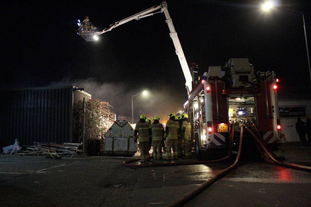 Grote brand in bedrijfspand