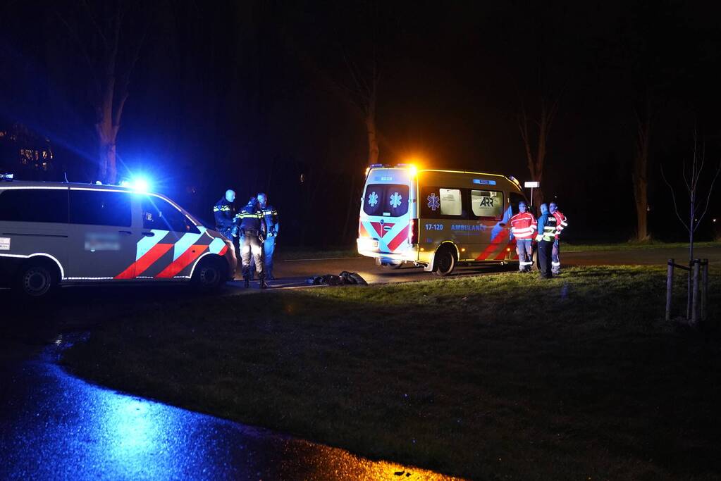 Auto gaat kopje onder