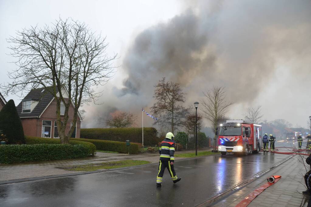Zeer grote brand in boerderij