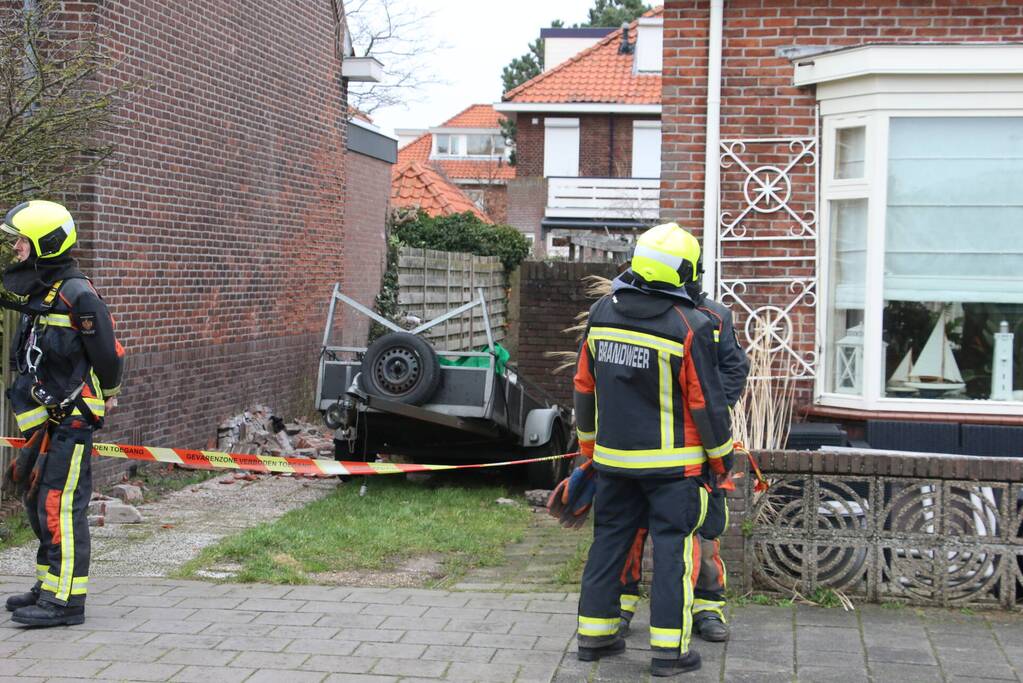 Deel van dak verwoest door wind